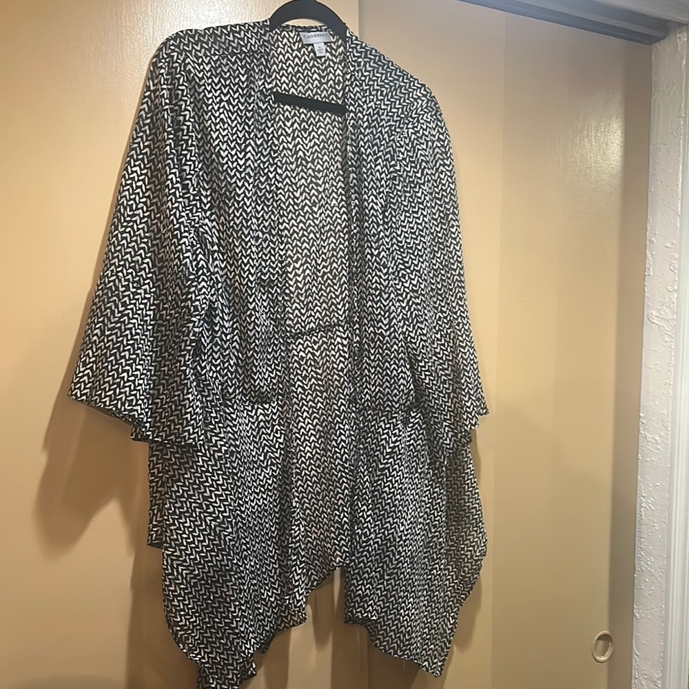 Black and White Women's Kimono